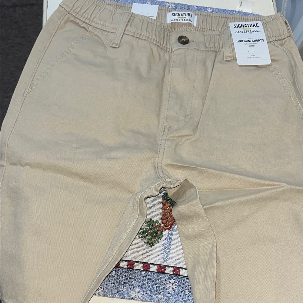 Levis Signature Beige Casual uniform Shorts NWT